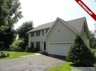 9 Moonlawn Rd, Troy, NY 12180