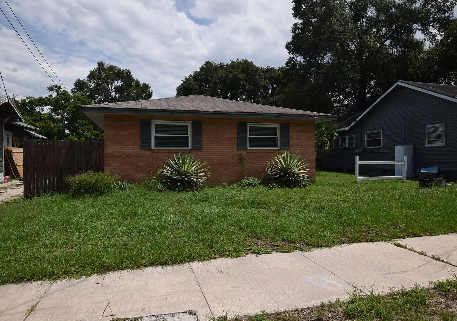 2/1 Duplex For Rent at 305 West Hancock Street Lakeland, FL 33803 — Photo 1