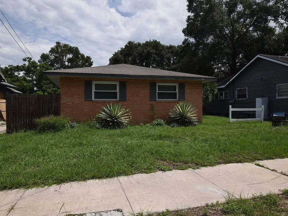 305 W Hancock St