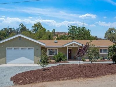 1947 Greenview Rd, Escondido, CA, 92026