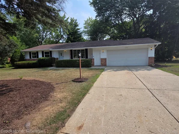 5395 Dorchester Dr, Flushing, MI 48433