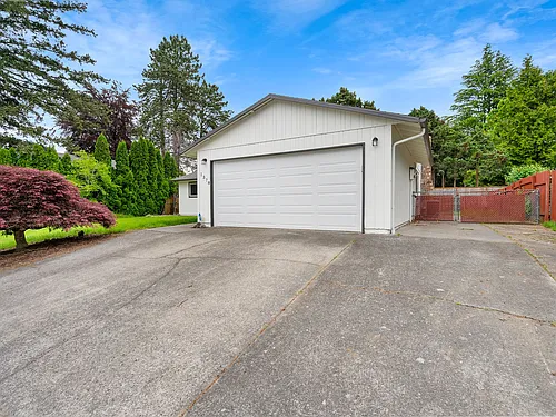1378 NE Centurion Dr Photo 1