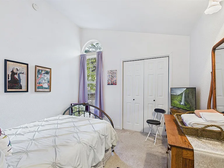 +Bedroom 2
+Full bed
+Dresser
+Closet/Dresser
+TV
+Desk
+Bedroom door lock (all Bedrooms)