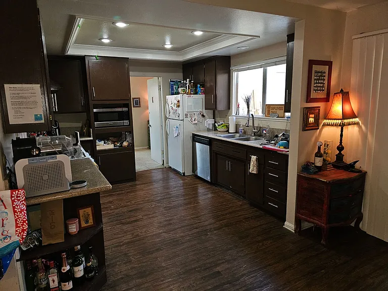 1087 N Greengrove St — Photo 9