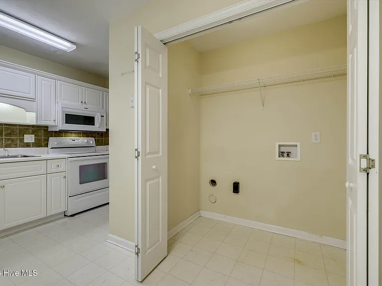 301 Beech Ln — Photo 23