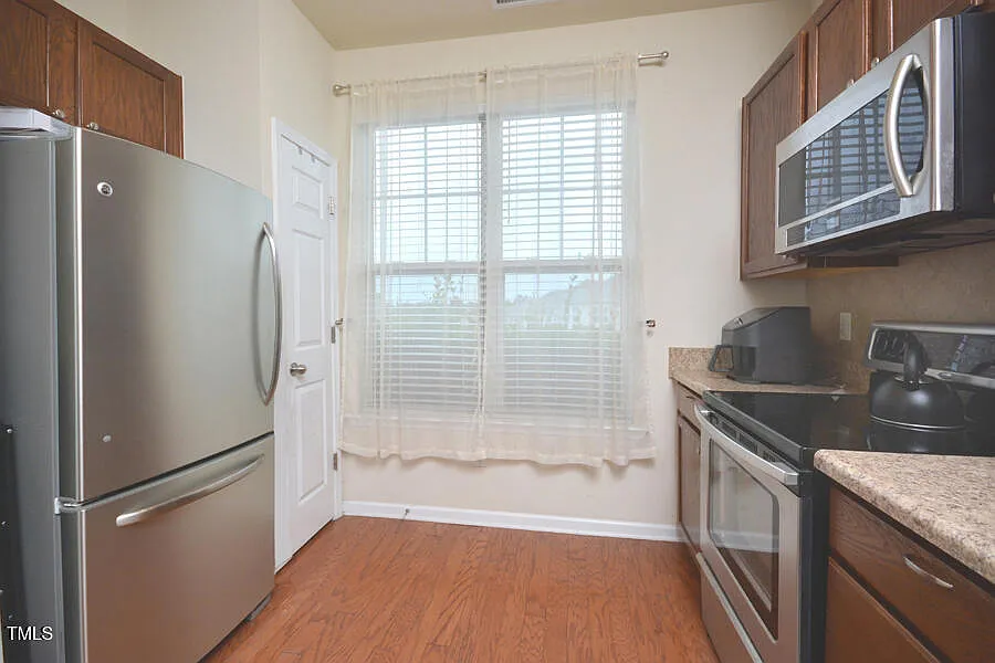 2 bed, 2.5 bath, $1,800 — Photo 3