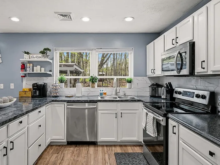6000 Boardwalk Dr — Photo 7