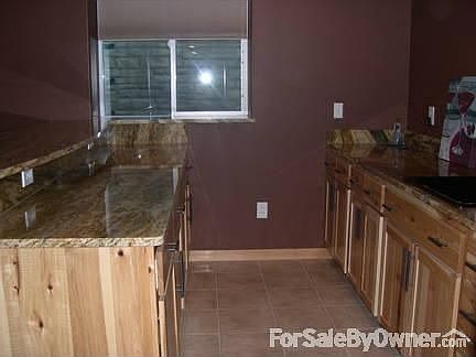 Huge Wet Bar : The downstairs is perfect for entertaining!