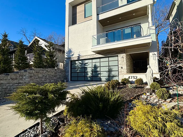 4732 Mercier St — Photo 1