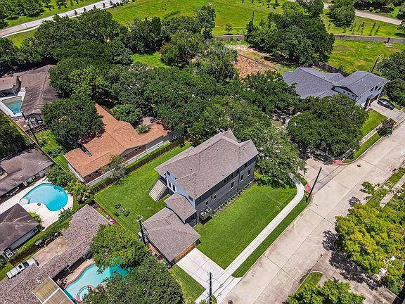 3rd image of 9410 Braesheather Ct