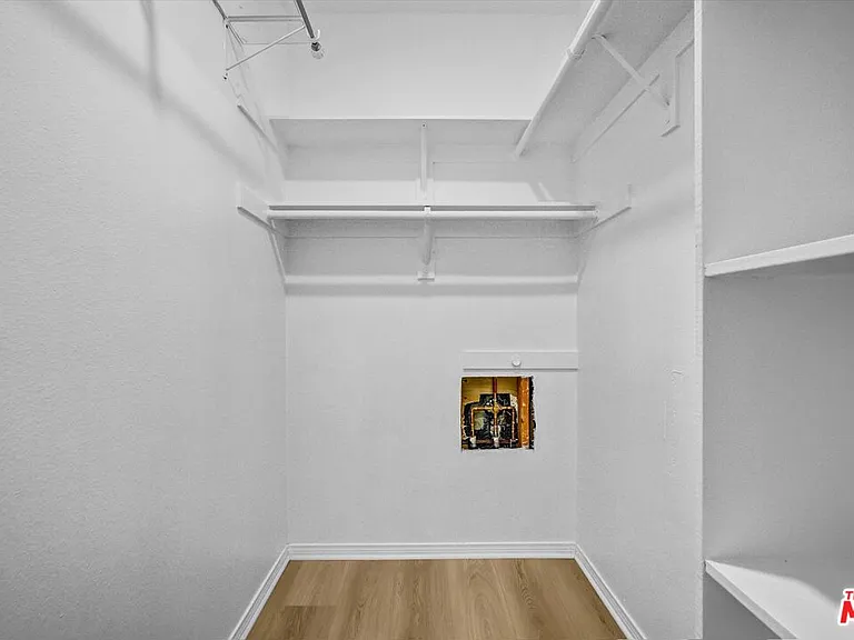 2222 N Beachwood Dr #302 — Photo 31