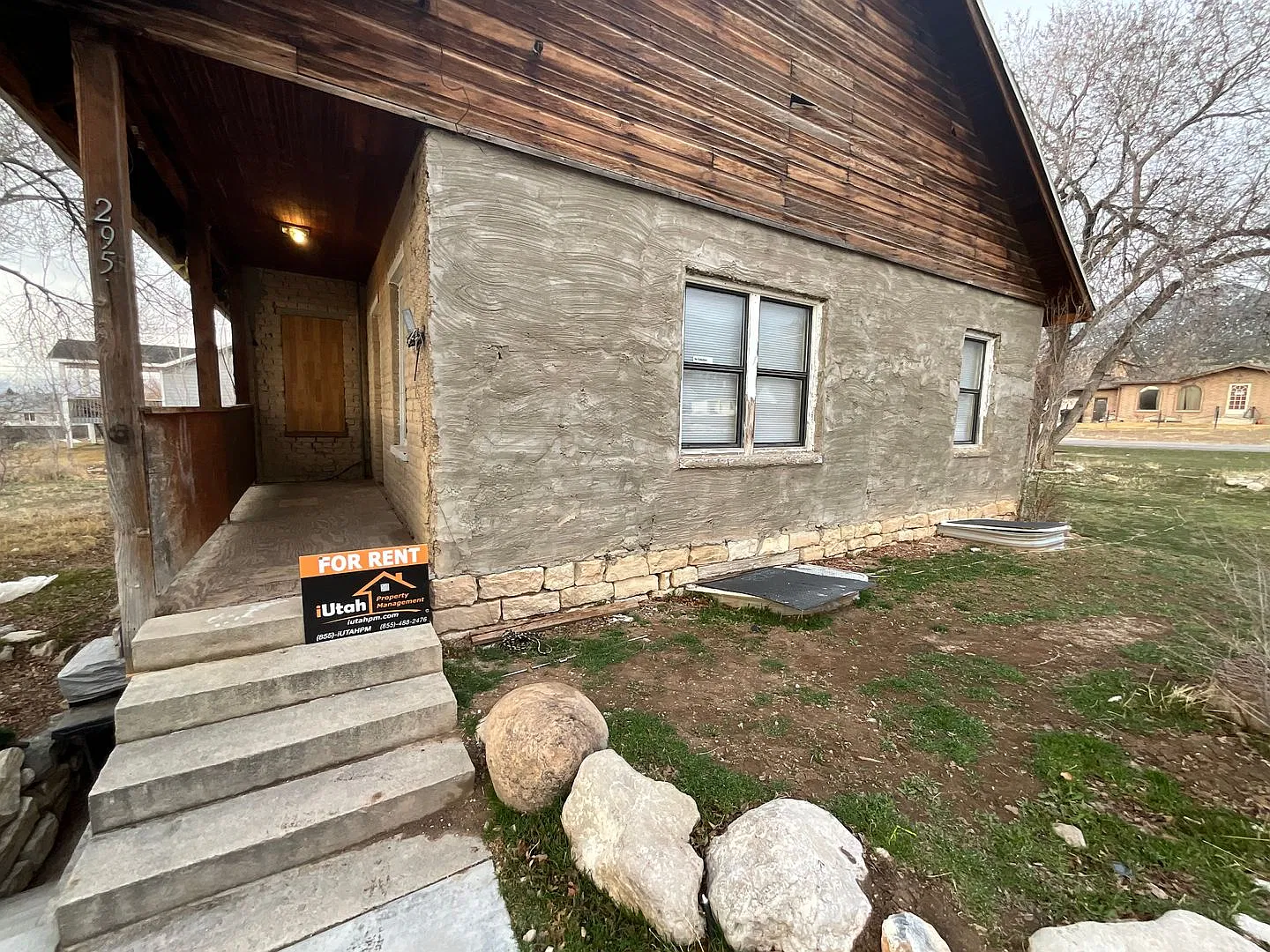 295 E — Photo 2
