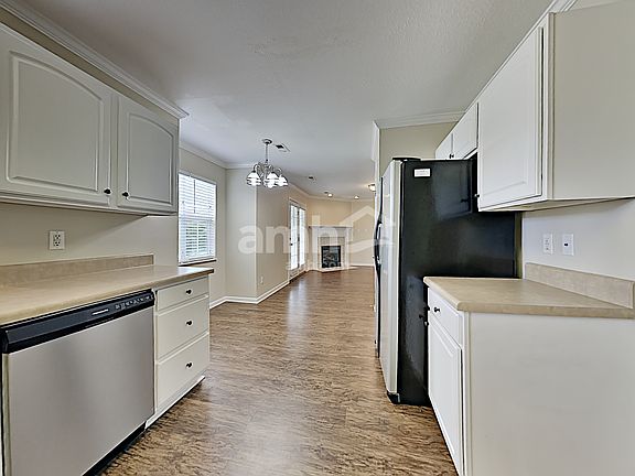 4th image of 719 Fox Landing Ln