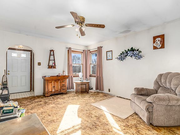 5th image of 17902 Locust St