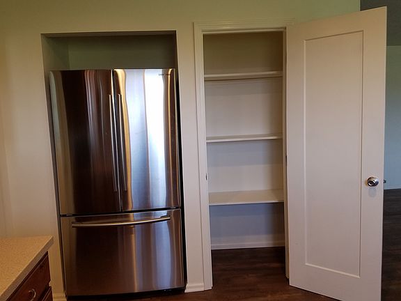 Lrg Samsung Fridge w/pantry