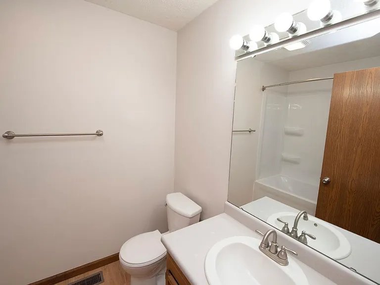 2611 Manchester St — Photo 19