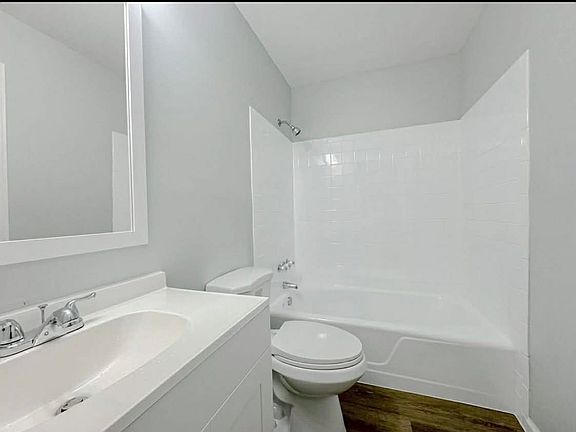 5th image of 2407 Larkspur Dr