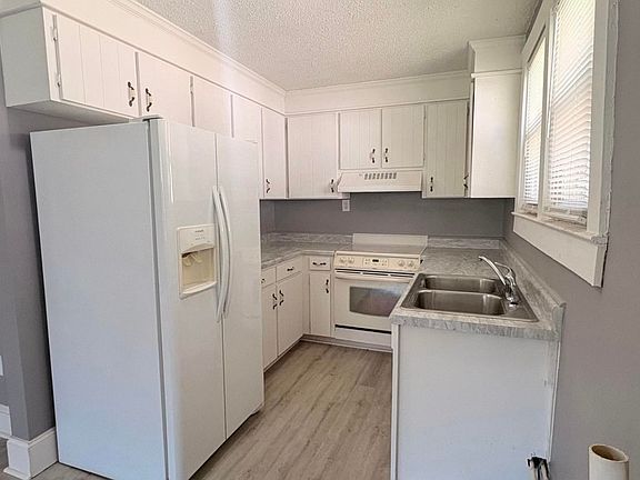 5th image of 1141 Martin Rd