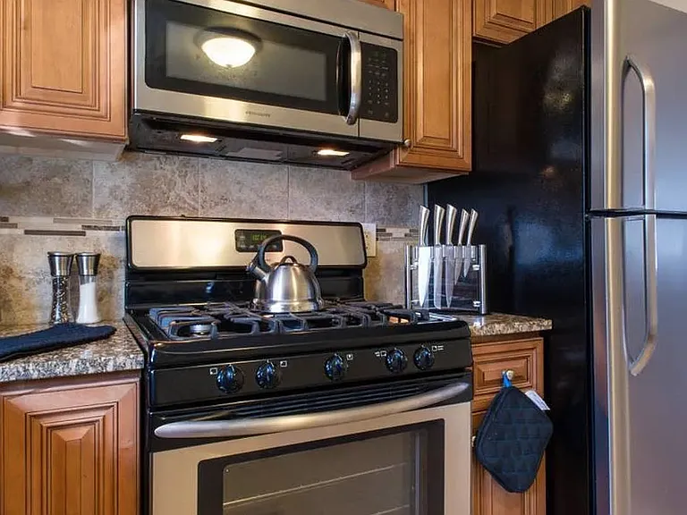37 Oxford Cir #P — Photo 1