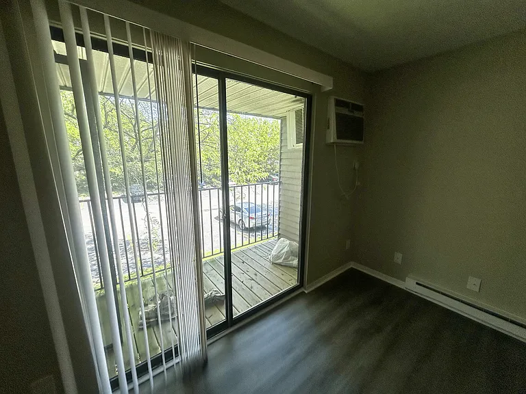 Willow Knolls Apartments — Photo 4
