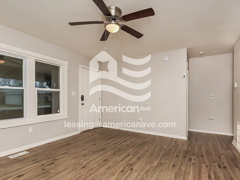 1514605_004_wm_-_living_room_13417857.jpg