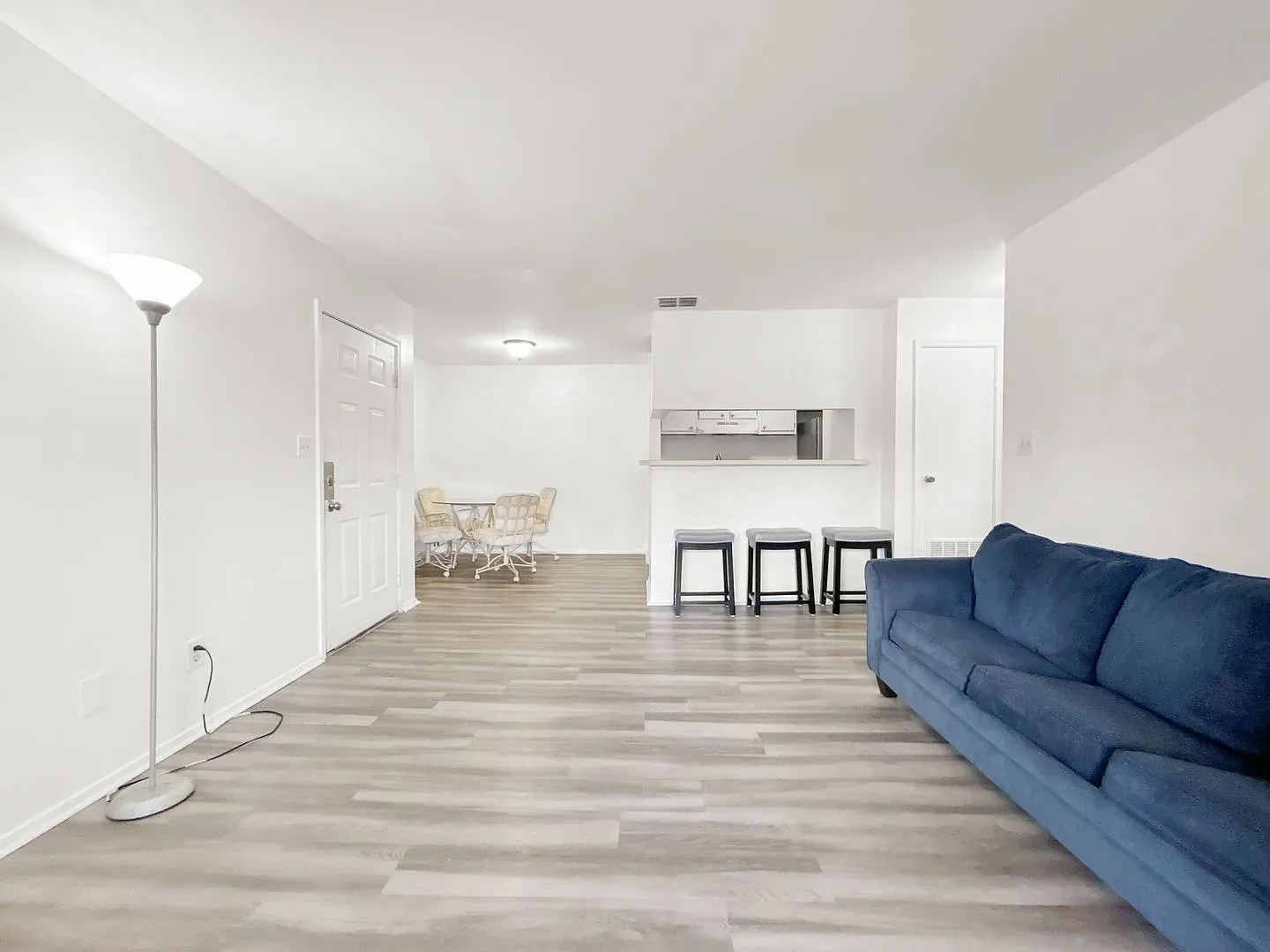 Spacious Condo Living in a Prime St. Petersburg Location! 2bed | 1bath — Photo 3