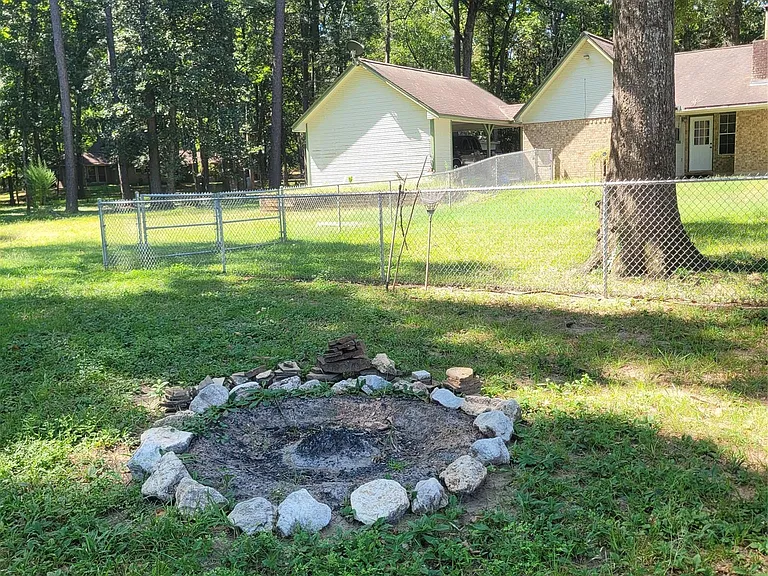 4 Sarah Lynn Ln — Photo 17