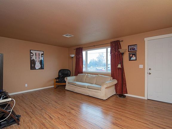 3rd image of 7 S Highland Dr