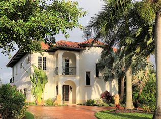 15 Middle Rd, Sewalls Pt, FL 34996