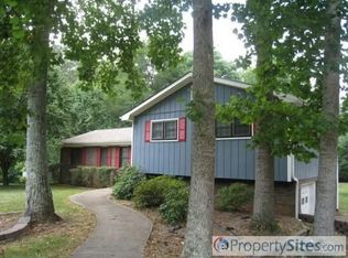 612 Ravenwood Dr, Woodstock, GA 30188