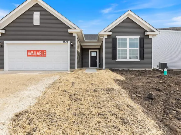 835 Summer Ln, Lindenhurst, IL 60046