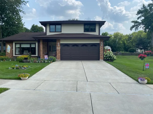 345 Mayfair Dr, Aurora, IL 60504