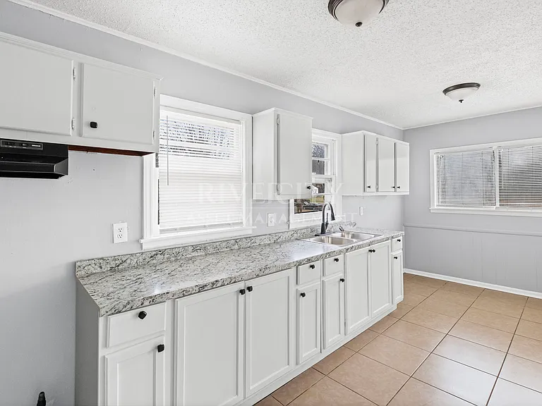 2185 Slocum Ave — Photo 8