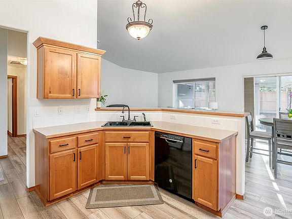 3rd image of 1405 NE Riddell Avenue