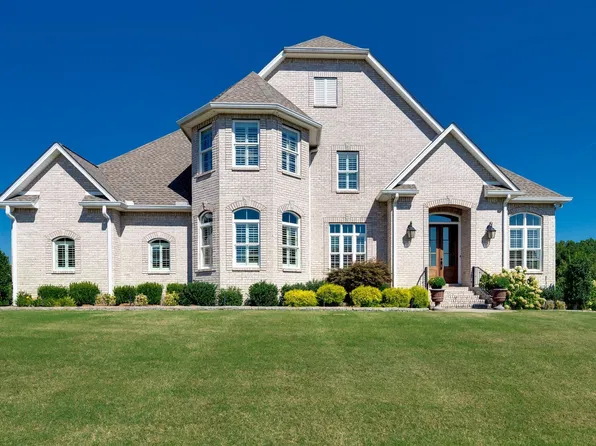 522 Country Club Dr, Dickson, TN 37055
