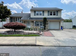 9985 Hardy Rd, Philadelphia, PA 19115