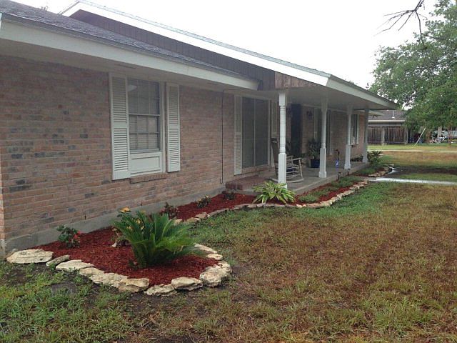 1st image of 800 Bluebonnet St