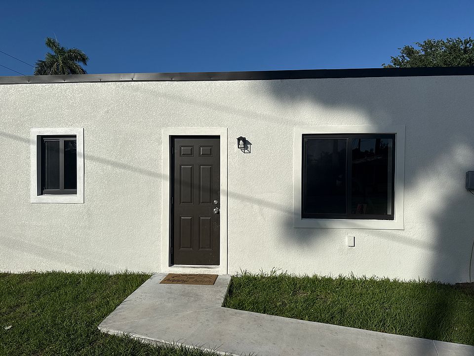 1st image of 4523 Palm Beach Blvd #3