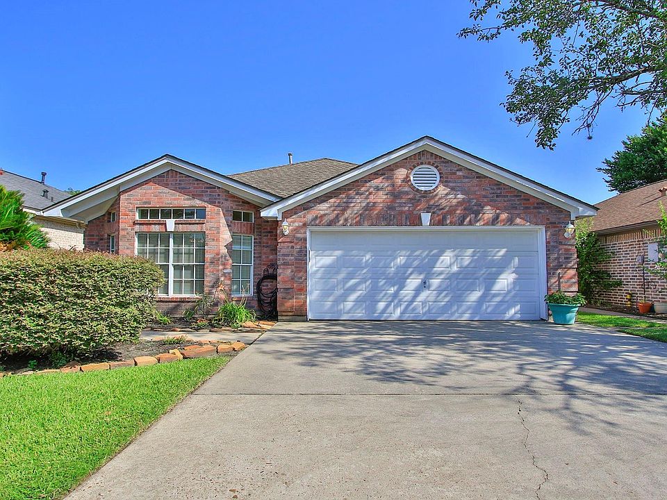 1st image of 422 Cherry Laurel Dr