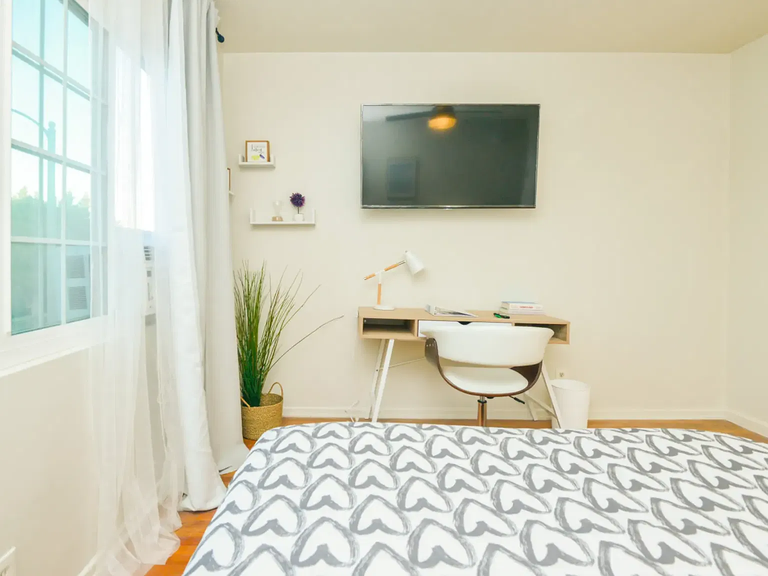 2 bed, $1,700 — Photo 4