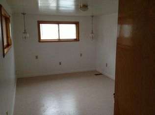 87 Elm St, Champlain, NY 12919