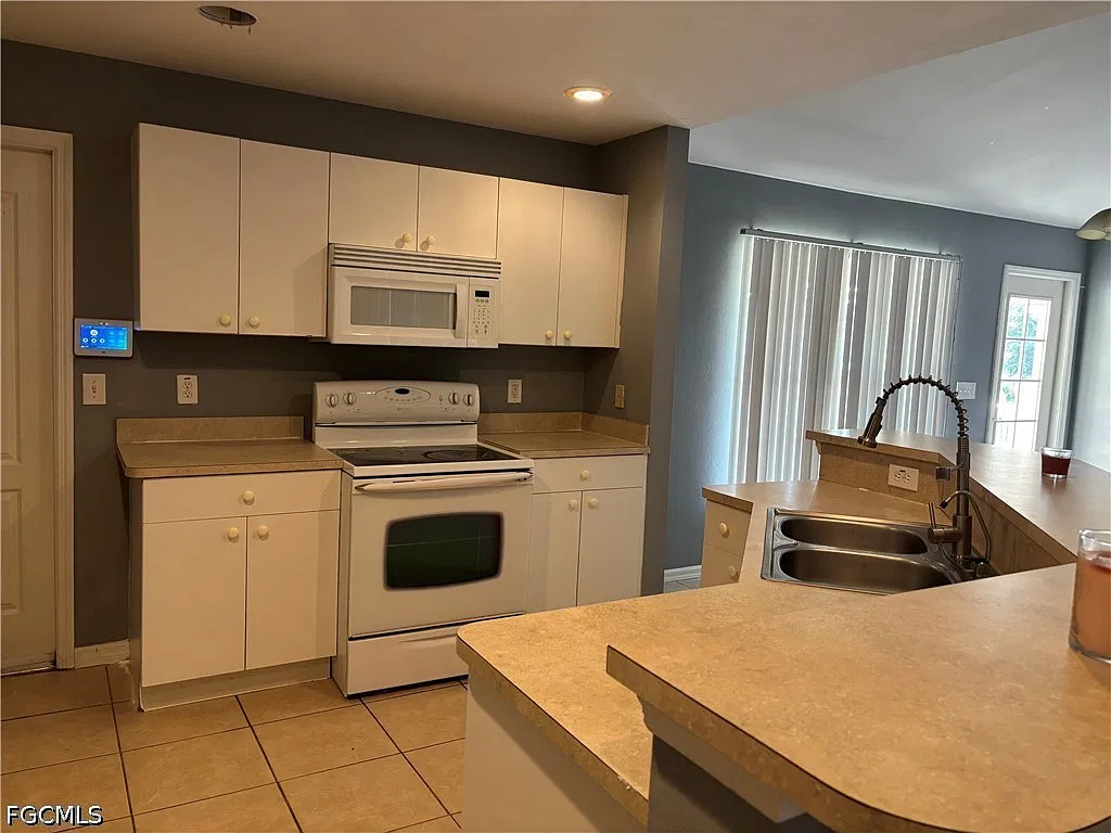 3 bed, 2.0 bath, 1408 sqft, $1,800 — Photo 3