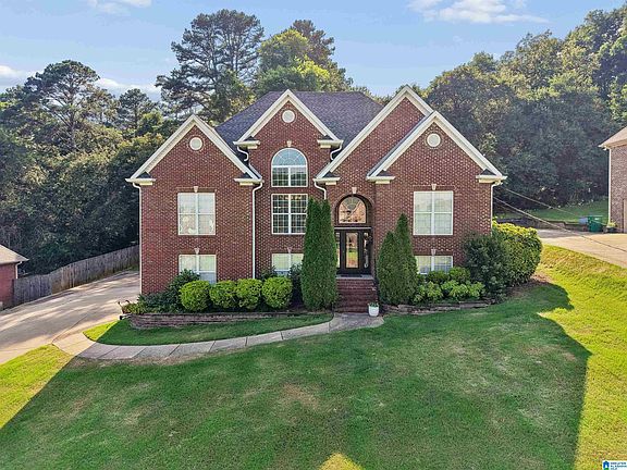 2nd image of 1042 Meadows Ln