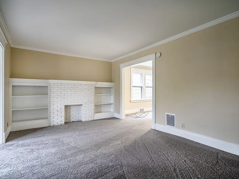 223 Virgil Ave — Photo 1