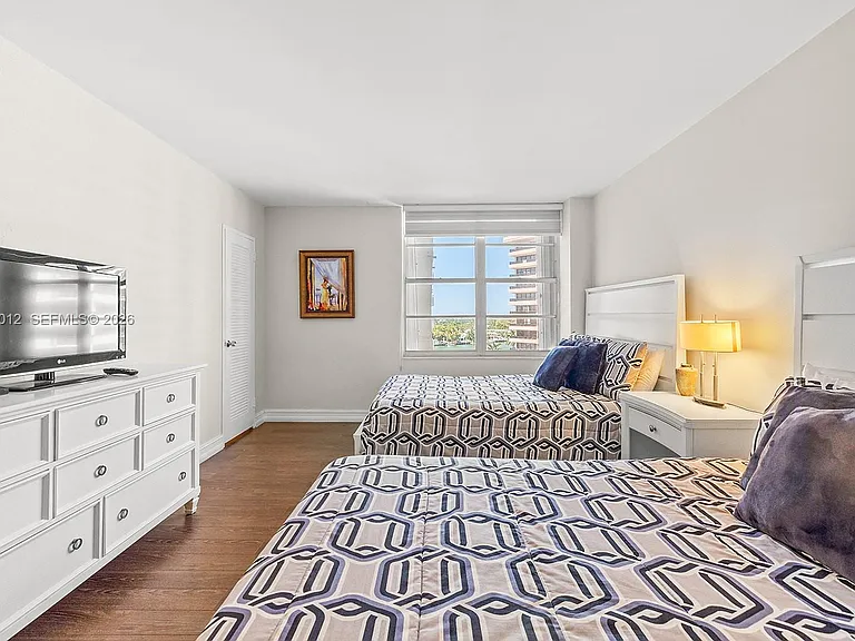 5161 Collins Ave #910 — Photo 9