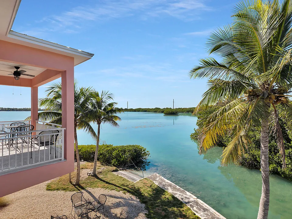 9 Beach Dr