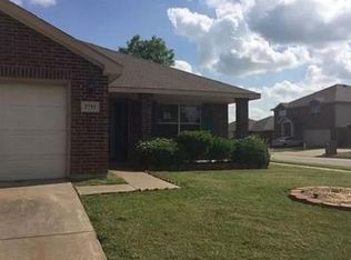 2725 Maegen Cir, Fort Worth, TX 76112