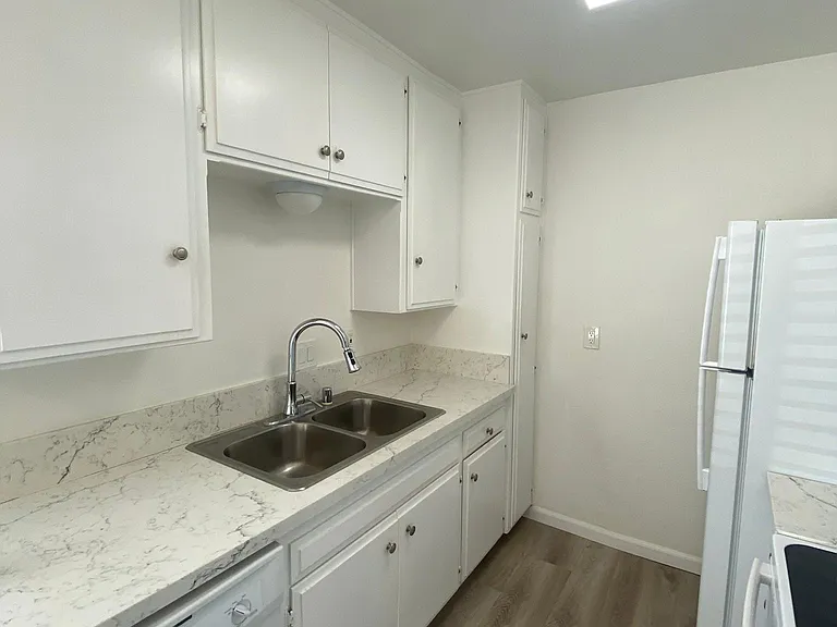 635 Emory St #6 — Photo 4