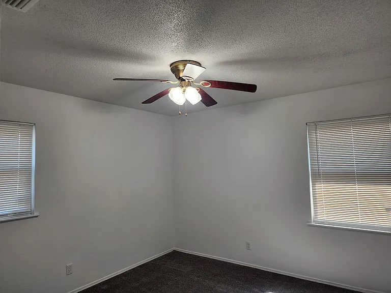 1804 Arthur Ave — Photo 15