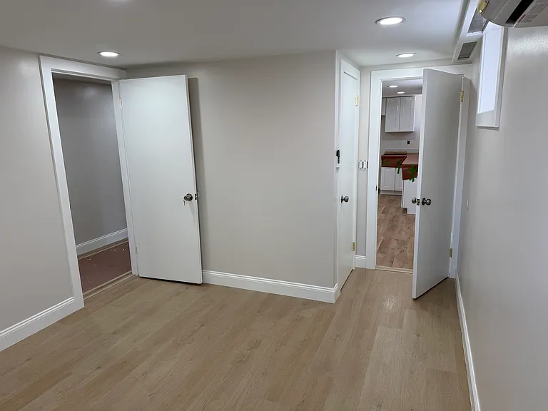 93 Clunie Ave #BASEMENT — Photo 4